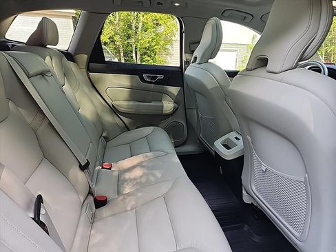 Certified 2023 Volvo XC60 B5 Plus w/ Climate Package AWD/4WD image 38