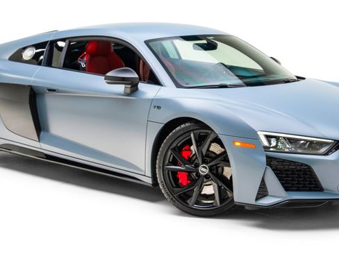 Used 2022 Audi R8 V10 w/ Premium Package RWD image 37