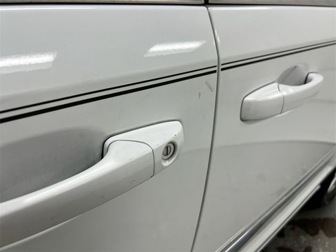 Used 2016 Chrysler Town & Country Touring image 31