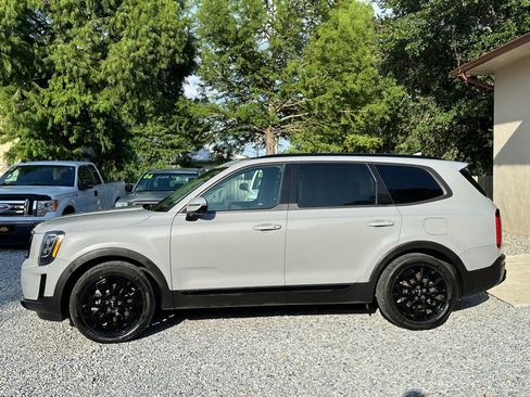 Used 2022 Kia Telluride SX w/ SX Prestige Package image 9