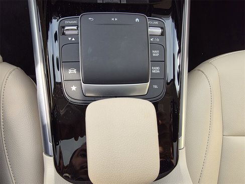 Certified 2022 Mercedes-Benz GLB 250 4MATIC image 26