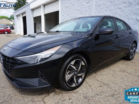 Used 2023 Hyundai Elantra SEL w/ Convenience Package FWD image 3