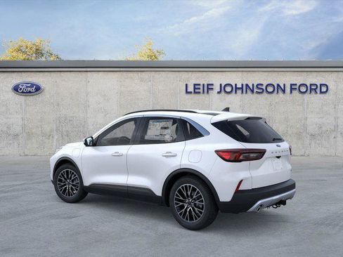 New 2025 Ford Escape SE w/ Class II Trailer Tow Package FWD image 4
