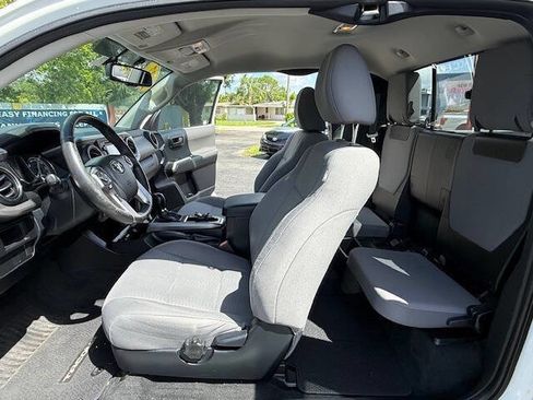 Used 2017 Toyota Tacoma SR5 w/ Tow Package image 10