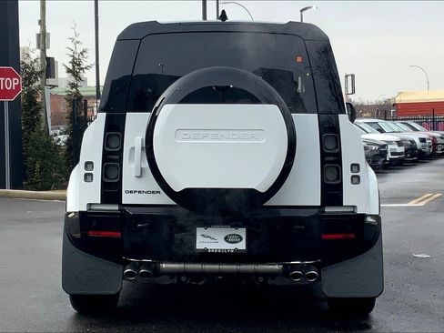 New 2025 Land Rover Defender 90 V8 image 4