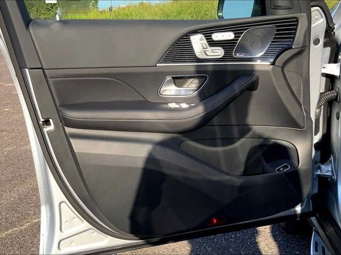 Used 2026 Mercedes-Benz GLS 450 4MATIC image 19
