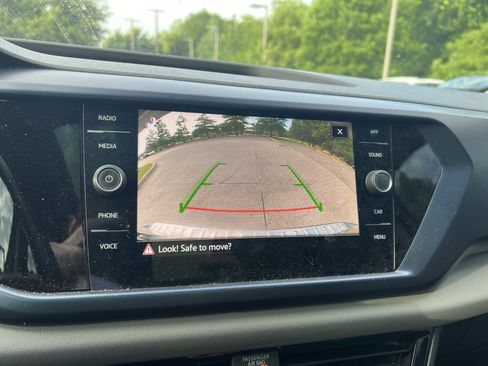 Certified 2023 Volkswagen Taos SE w/ Panoramic Sunroof Package FWD image 22