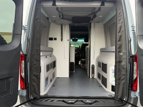 Used 2022 Mercedes-Benz Sprinter 2500 image 37