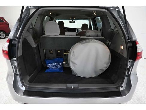 Used 2016 Toyota Sienna LE FWD image 25