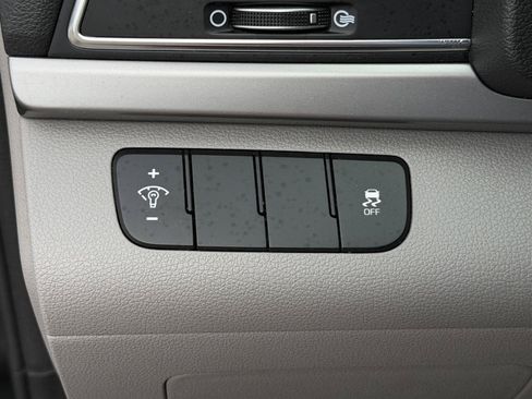 Used 2018 Hyundai Elantra SE w/ SE Connectivity Package 04 FWD image 18