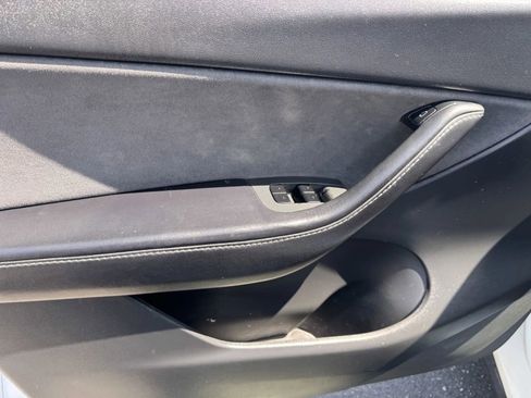 Used 2021 Tesla Model Y 2WD image 11