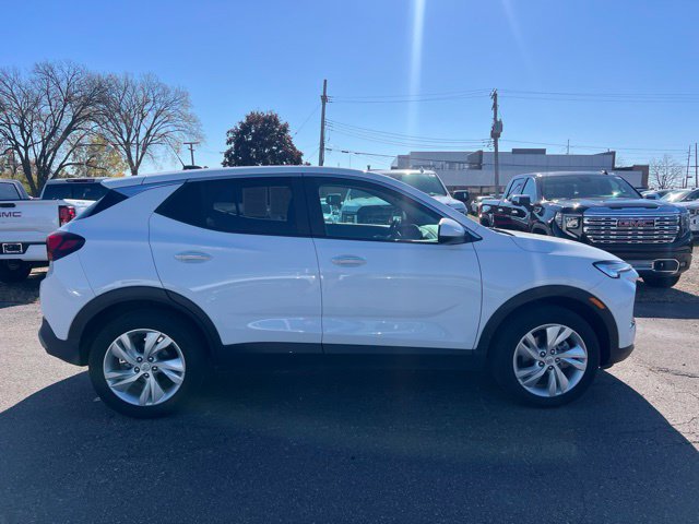 Used 2024 Buick Encore GX Preferred w/ Comfort Package FWD image 4