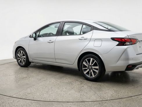 Used 2025 Nissan Versa SV image 6