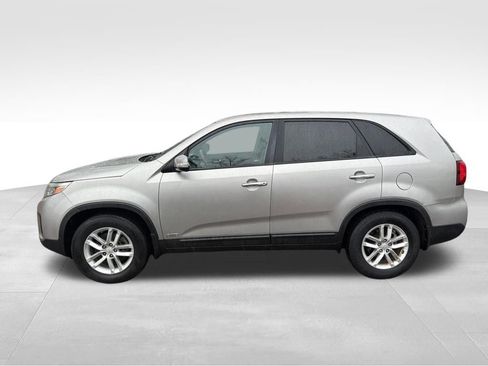 Used 2015 Kia Sorento LX image 2