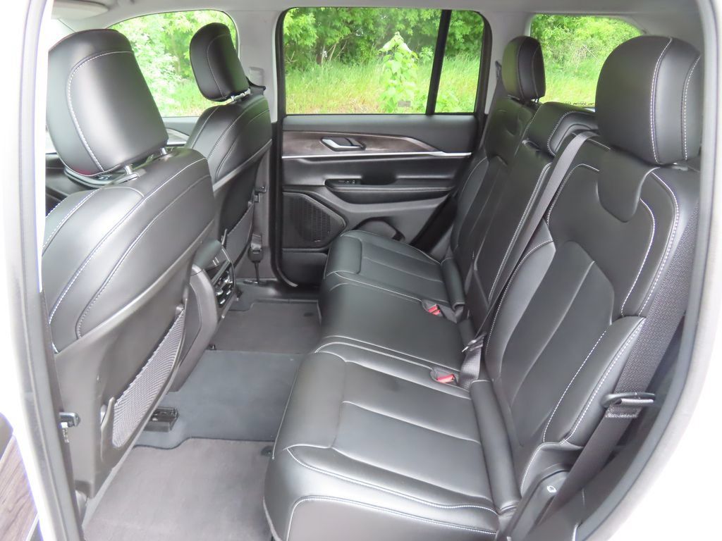 Used 2023 Jeep Grand Cherokee Limited w/ Trailer Tow Prep Group (B) AWD/4WD image 27