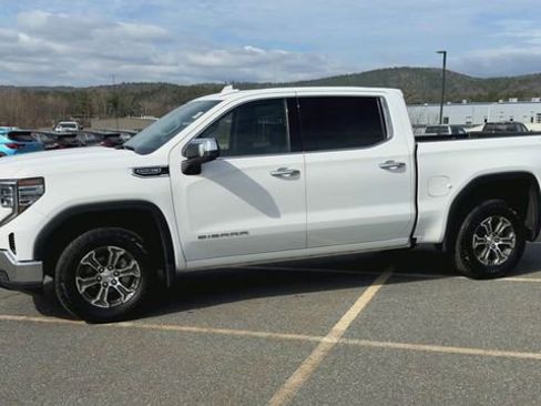 Used 2025 GMC Sierra 1500 SLT AWD/4WD image 4