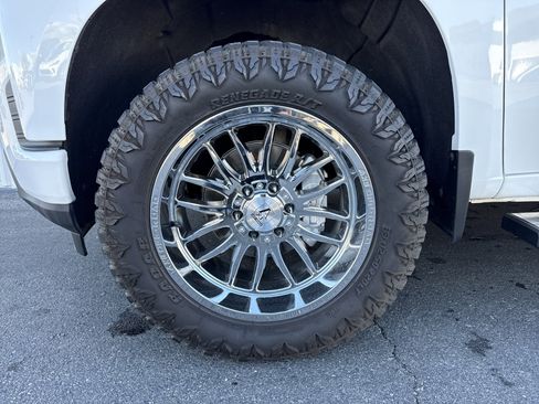 Used 2020 Chevrolet Silverado 1500 Custom w/ Custom Value Package image 6