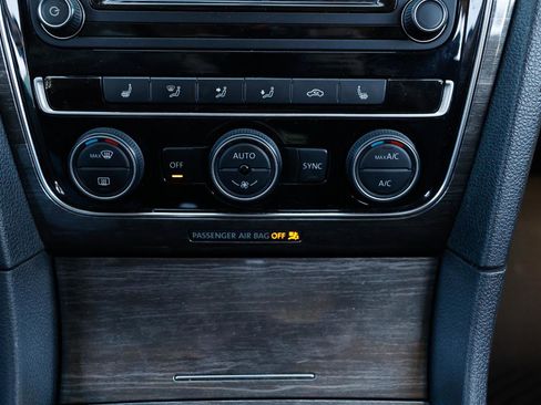 Used 2017 Volkswagen Passat 1.8T SE image 31