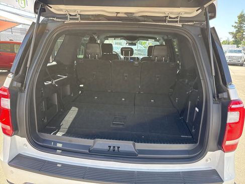 Used 2018 Ford Expedition XLT w/ Equipment Group 201A AWD/4WD image 16