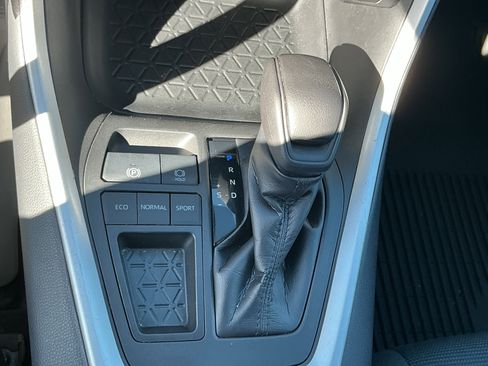 Used 2021 Toyota RAV4 LE image 19