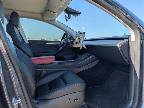 Used 2023 Tesla Model Y Long Range AWD/4WD image 11