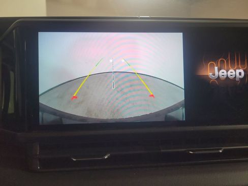 Used 2025 Jeep Wrangler Unlimited Sahara w/ Safety Group image 19