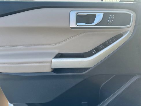 Used 2020 Ford Explorer XLT w/ Equipment Group 202A RWD image 18