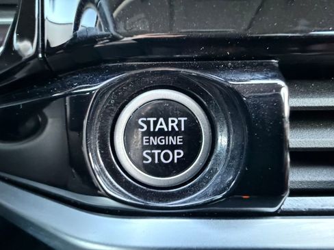 Used 2024 Nissan Pathfinder SL FWD image 28