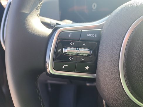 Used 2024 Kia Sorento SX image 17