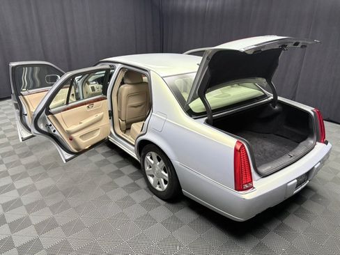 Used 2007 Cadillac DTS w/ Trunk Convenience Package FWD image 19