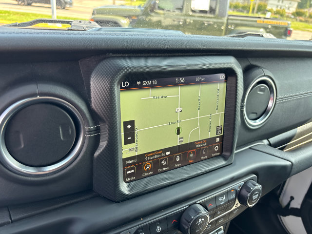 Used 2022 Jeep Wrangler Unlimited Sahara w/ Cold Weather Group AWD/4WD image 4