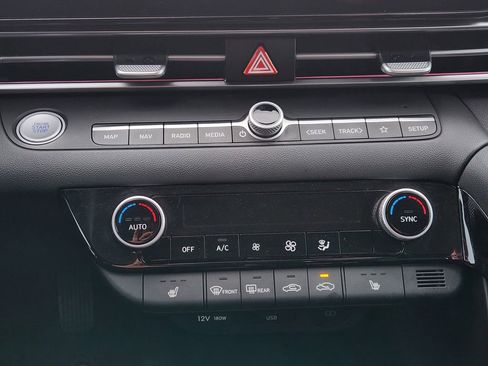 Used 2024 Hyundai Elantra Limited image 19