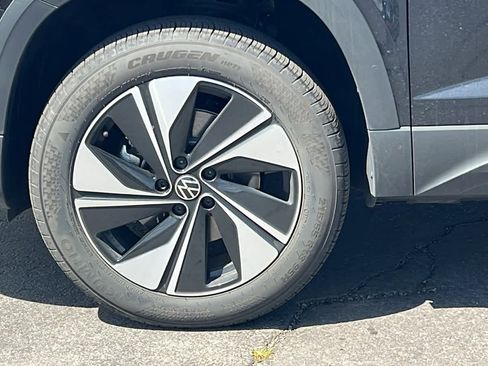 Used 2025 Volkswagen Taos SE AWD/4WD image 9