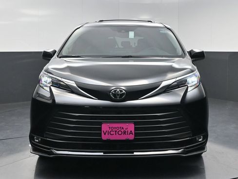 New 2026 Toyota Sienna XLE FWD image 17