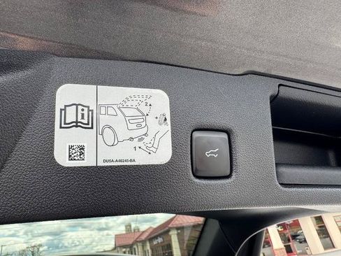 Certified 2020 Ford Escape Titanium AWD/4WD image 28