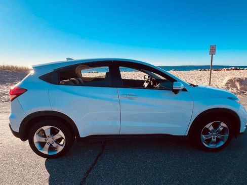 Used 2016 Honda HR-V EX image 16
