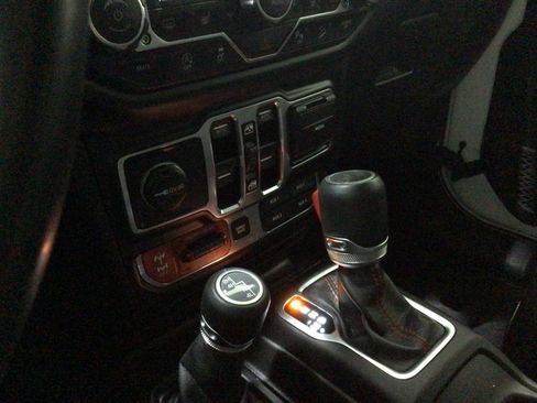 Used 2019 Jeep Wrangler Unlimited Rubicon AWD/4WD image 14