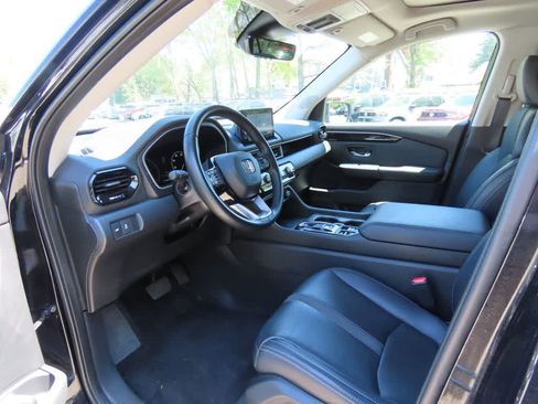 Certified 2023 Honda Pilot Touring image 2