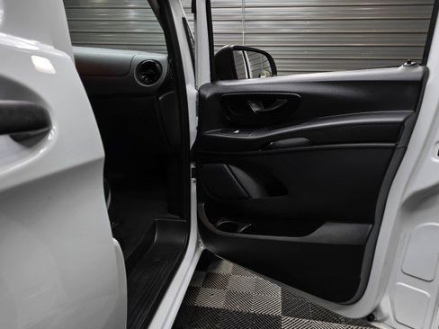 Used 2021 Mercedes-Benz Metris image 27