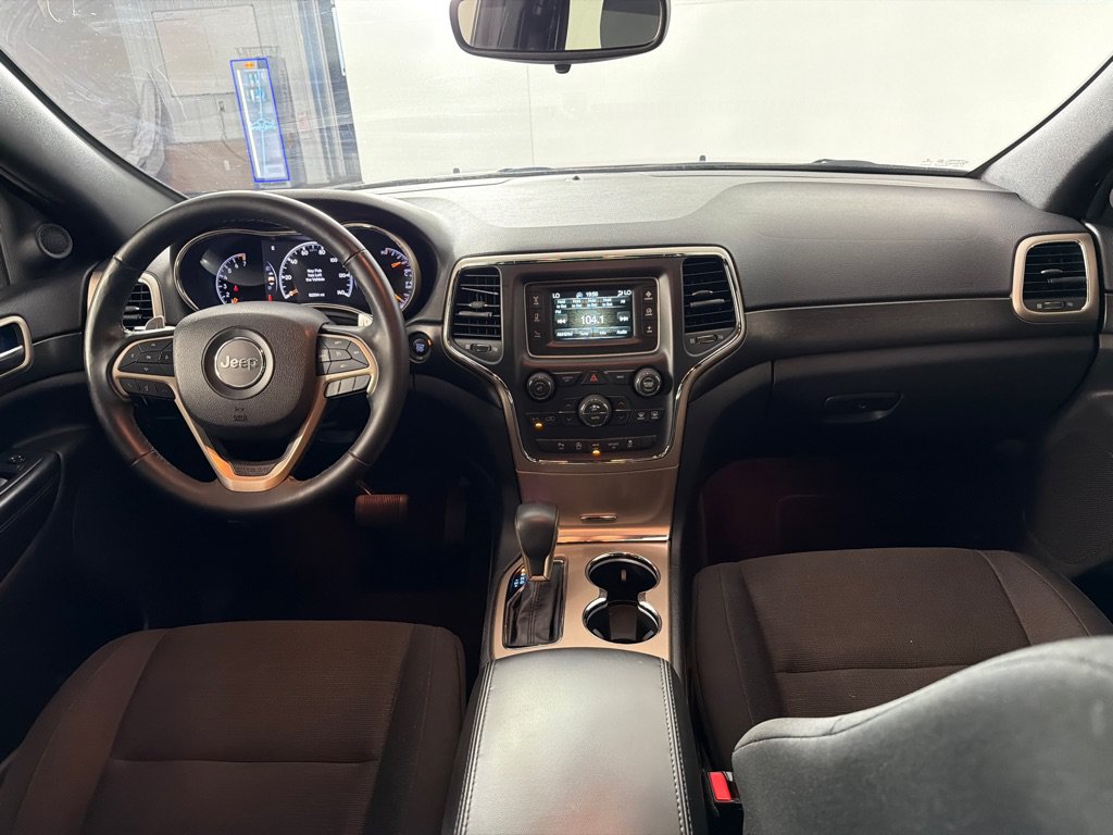 Used 2017 Jeep Grand Cherokee Laredo w/ Quick Order Package 23E AWD/4WD image 23