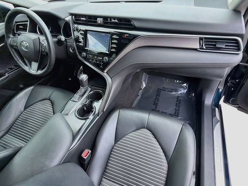 Used 2020 Toyota Camry SE w/ Convenience Package FWD image 13
