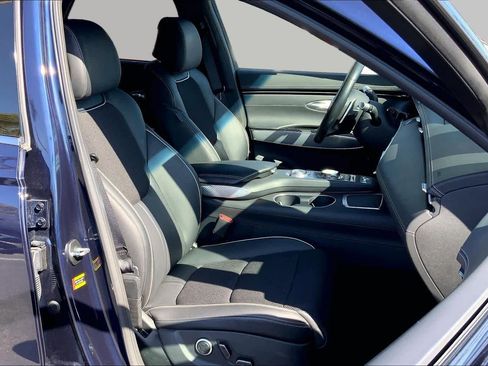 Used 2025 Genesis GV70 2.5T w/ Sport Prestige Package AWD/4WD image 8