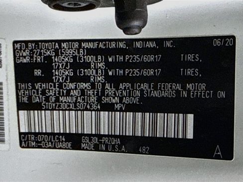 Used 2020 Toyota Sienna XLE w/ XLE Navigation Package FWD image 40
