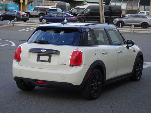 Used 2016 MINI Cooper 4-Door Hardtop image 7