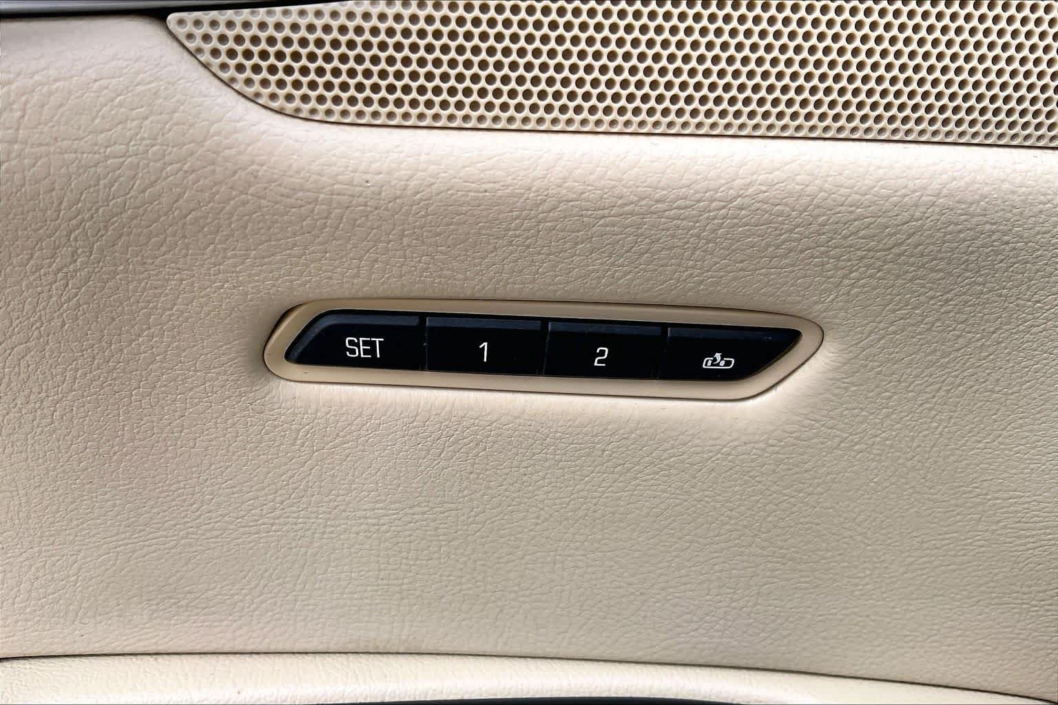 Used 2018 Cadillac XT5 Luxury w/ Driver Awareness Package FWD image 32