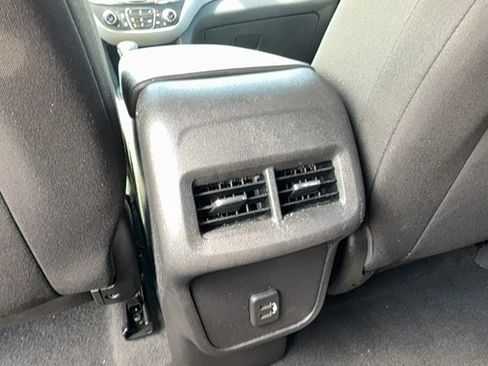 Used 2023 Chevrolet Equinox LT w/ Driver Convenience Package image 16