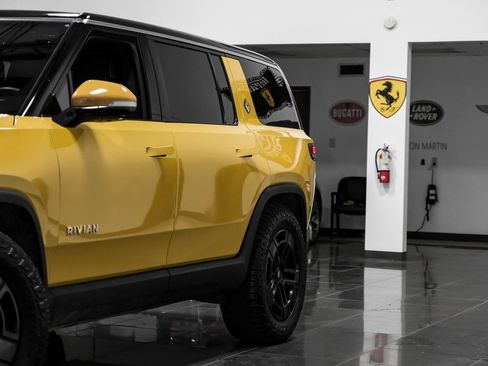 Used 2023 Rivian R1S Adventure image 10