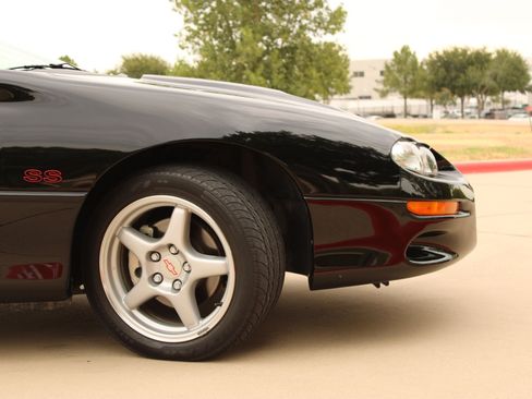 Used 1999 Chevrolet Camaro Z28 w/ SS Performance/Appearance Pkg RWD image 34