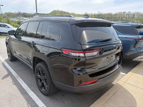 Used 2023 Jeep Grand Cherokee L Laredo image 6