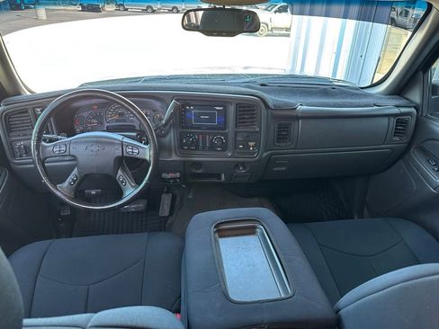 Used 2005 Chevrolet Silverado 2500 LS AWD/4WD image 9